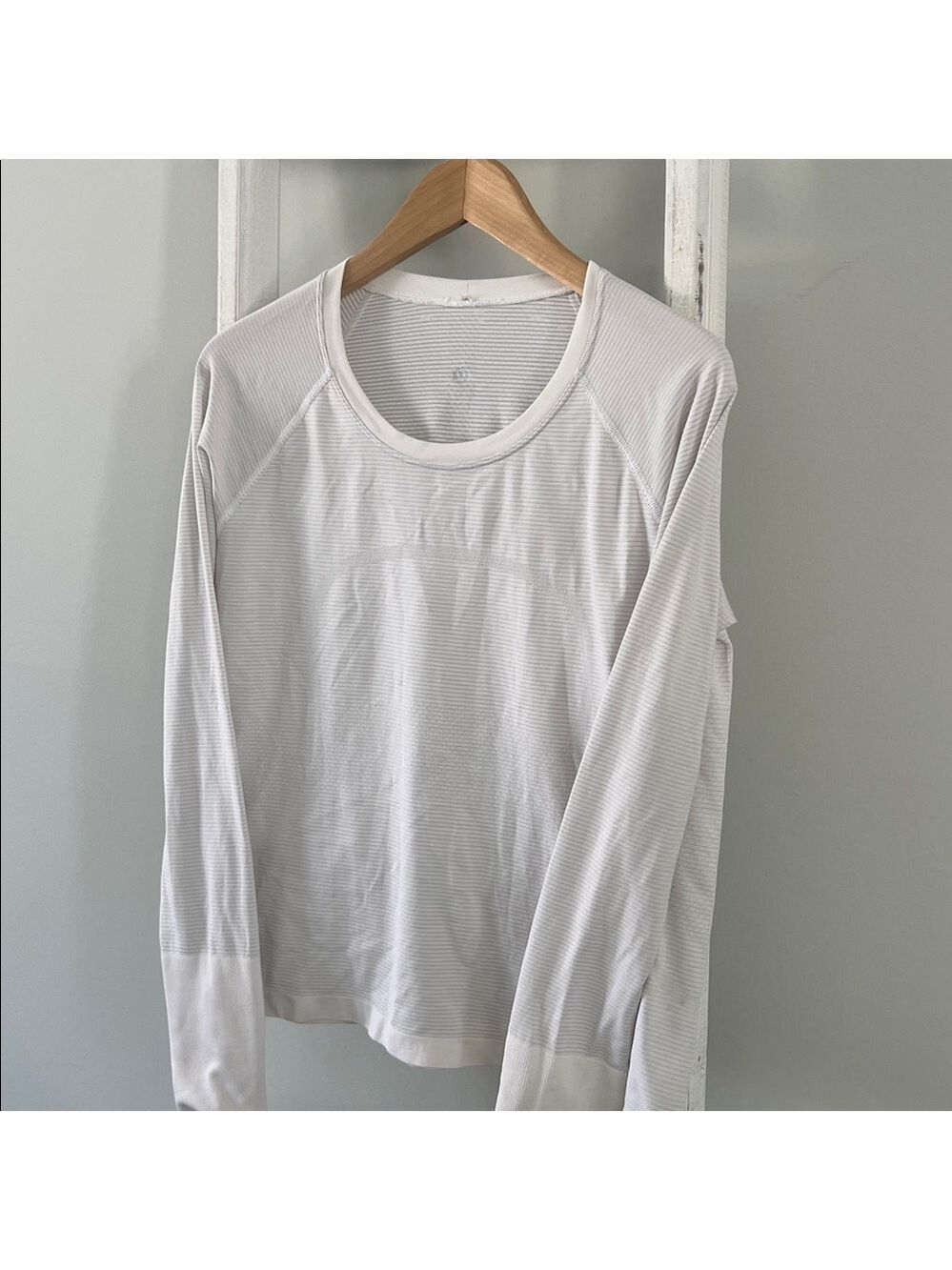 Lululemon White swiftly tech Long Sleeve stripe thumb hole athletic Top medium - Picture 2 of 8